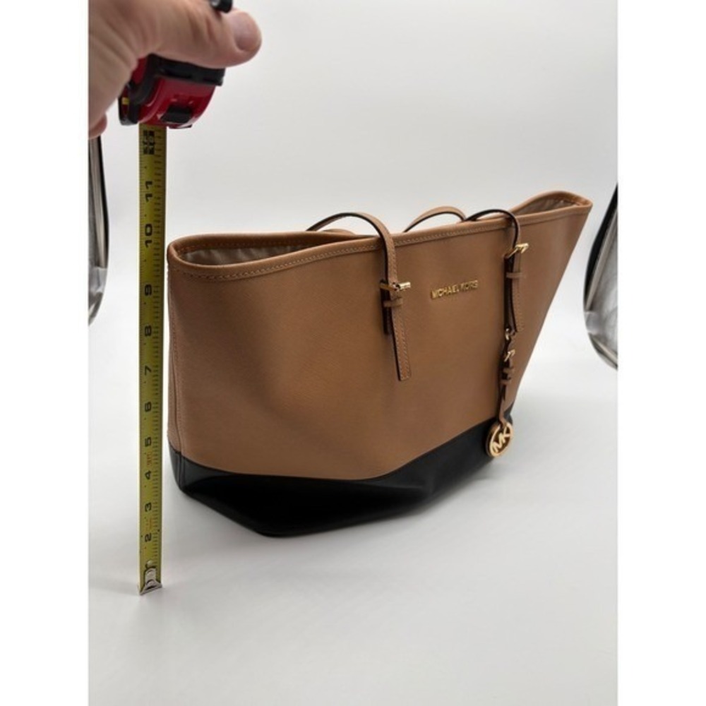 Michael Kors Jet Set Travel Tote Saffiano Leather Tan Black Color Block Bag - Picture 5 of 9